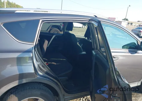 2015 Toyota Rav4 Xle z USA, uszkodzony, nr VIN 2T3WFREV7FW215090